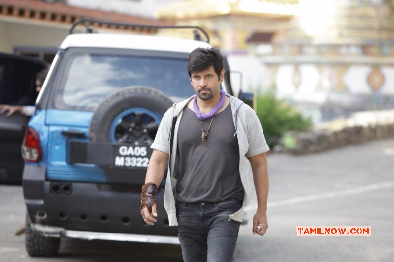 Movie New Pic Vikram In 10 Endrathukulla 295