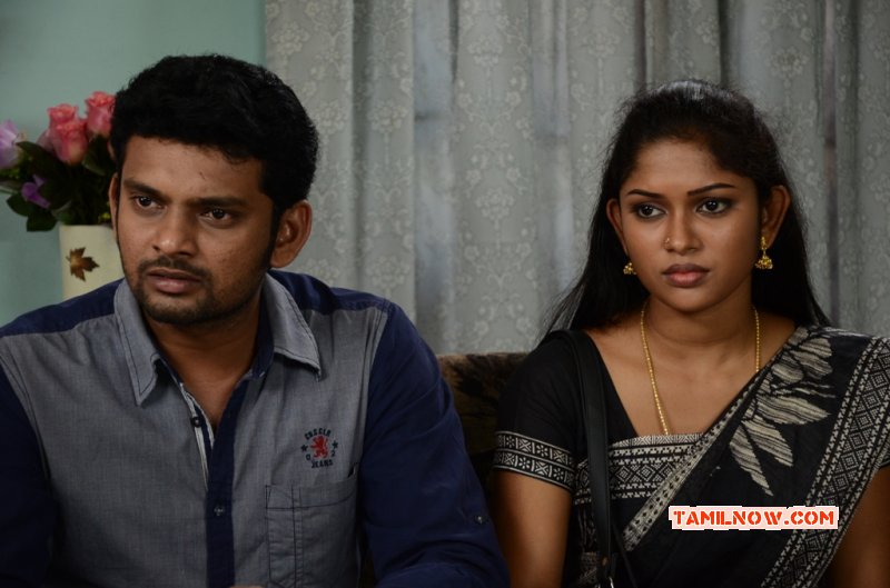 Tamil Film 13 Aam Pakkam Parkka New Image 5417