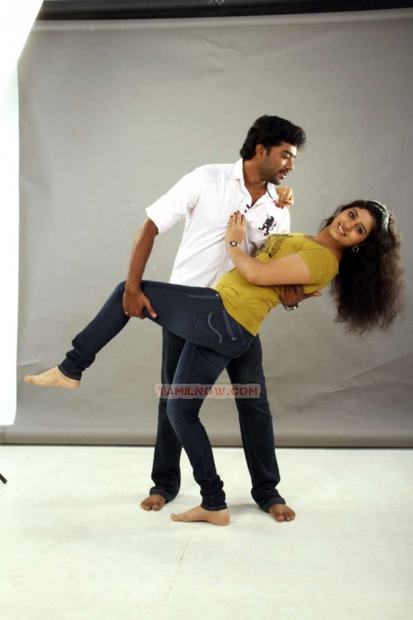 Movie Aayul Regai Neeyadi Photos 7908