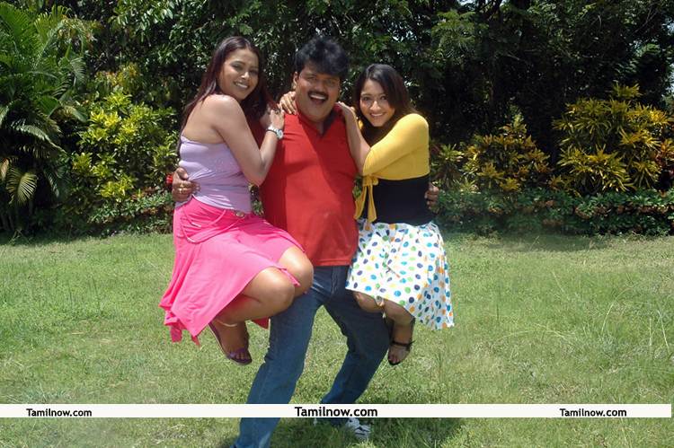 Aduthaduthu Still 13