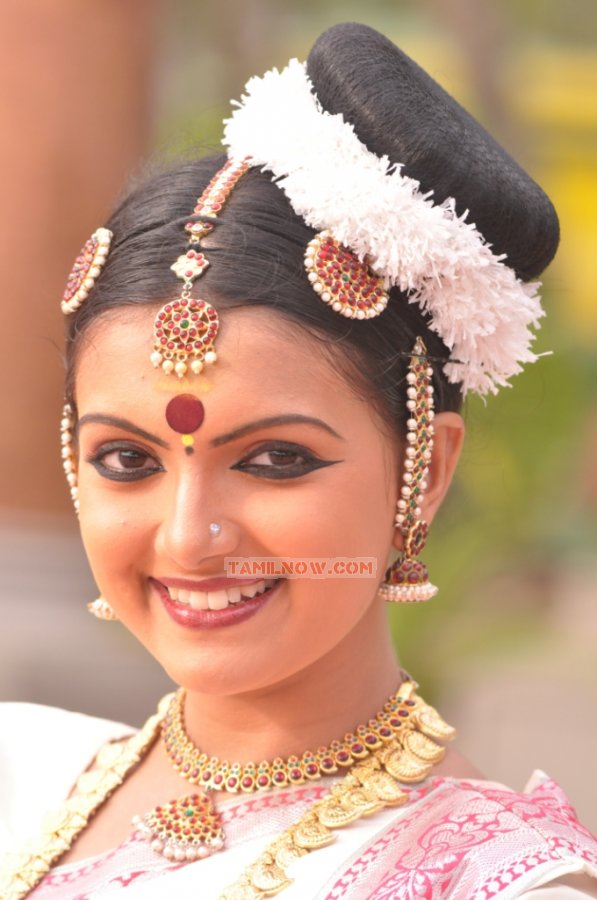 Arundhati Vettai Stills 1566