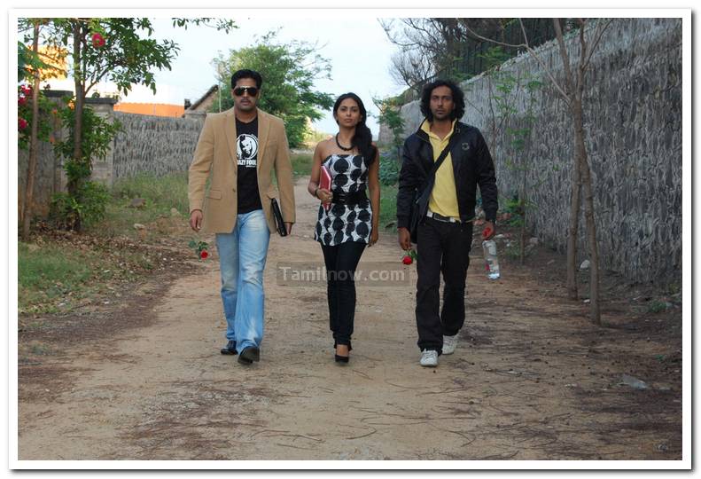 Ayutha Poratam Still 6