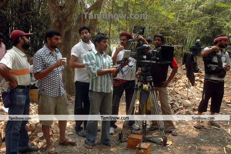 Ayutha Porattam Film Still 14