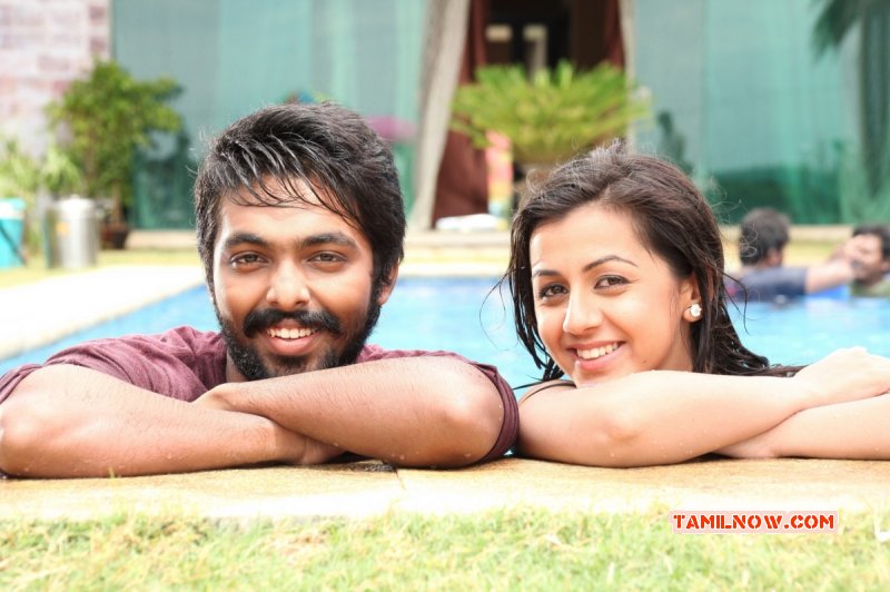 Gv Prakash Kumar And Nikki Galrani In Darling Movie 298