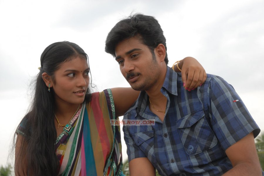 Movie En Kadhal Pudhithu 1610