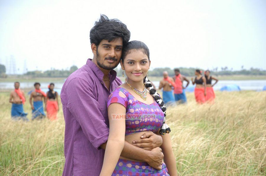 Movie En Kadhal Pudhithu 9521