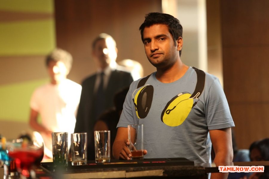 Santhanam In Movie Endrendrum Punnagai 194