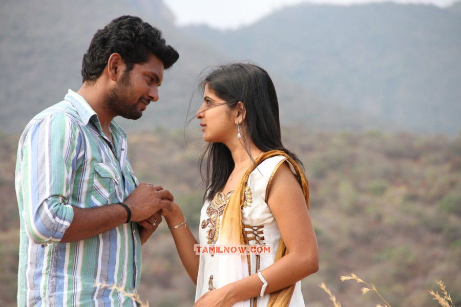 Ennai Piriyadhai Movie Still 1