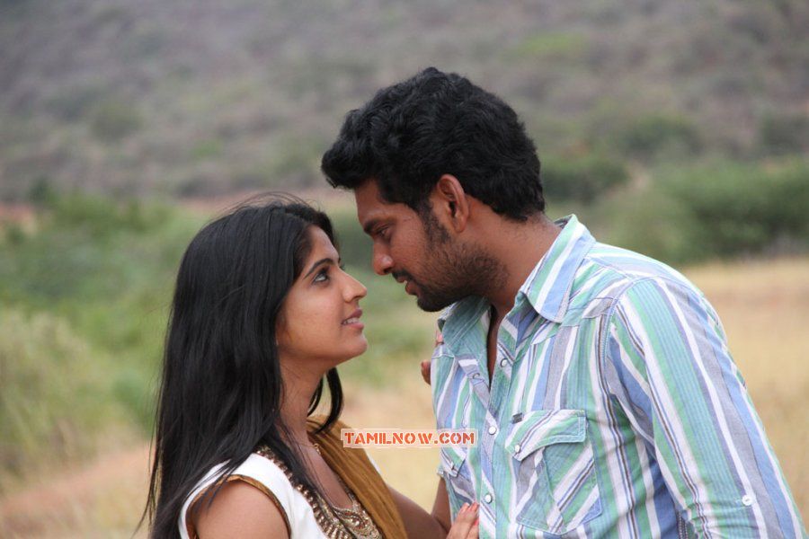 Ennai Piriyadhai Movie Still 2