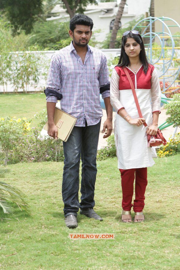 Ennai Piriyadhai Movie Still 3