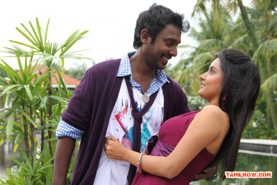 Tamil Movie Ennamo Nadakuthu 983