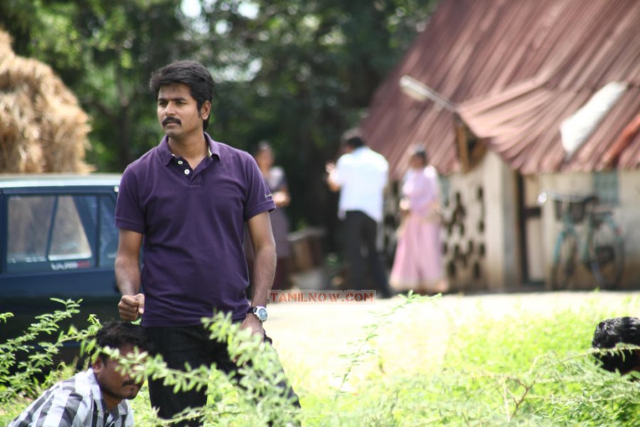 Tamil Movie Ethir Neechal 2085