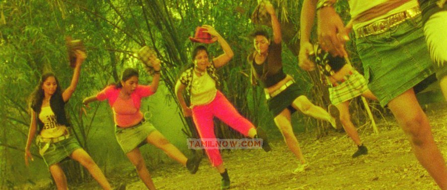 Garuda Paravai Stills 5016