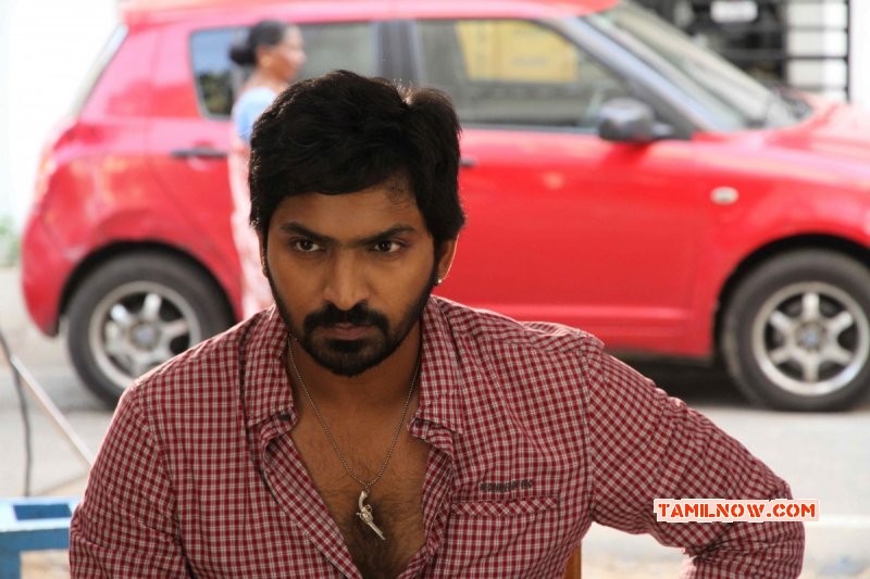 Vaibhav Reddy In Hello Naan Pei Pesuren 103