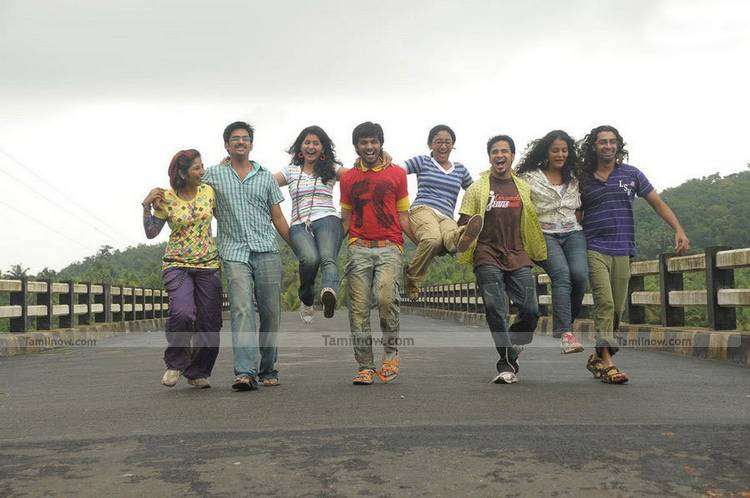 Inidhu Inidhu Movie Still 4