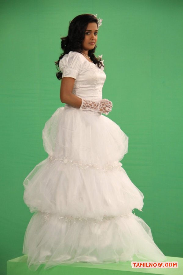 Ananya In White Dresss In Iravum Pagalum Varum 310