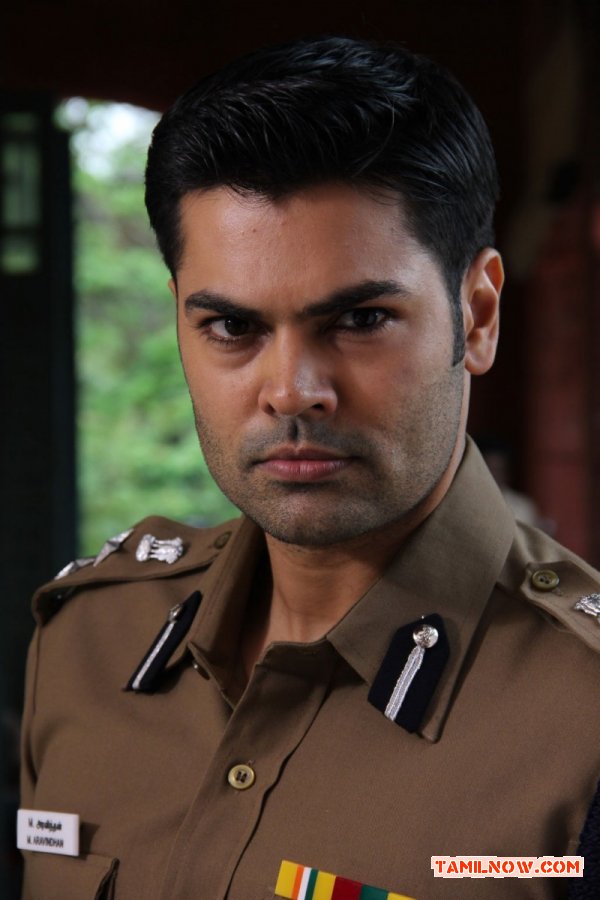 Ganesh Venkatraman In Ivan Veramathiri 366