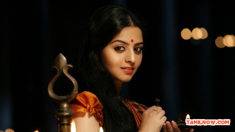 Vedhika New Photo Kaaviya Thalaivan Movie 571