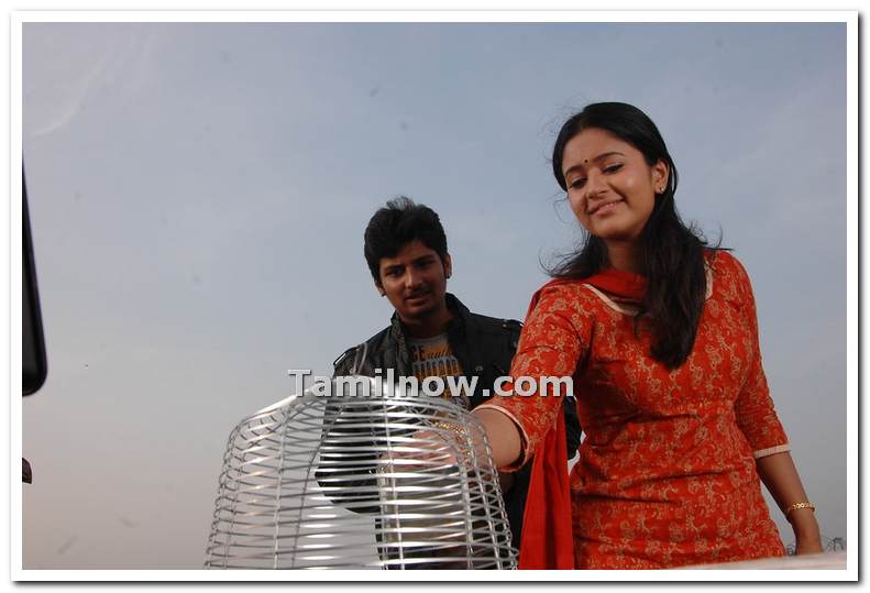 Jeeva And Poonam Bajwa 5