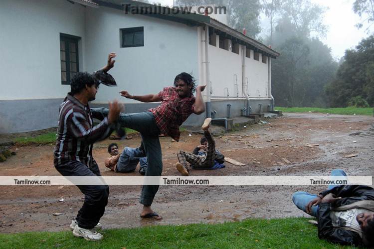 Vinoth Kumar In Kadhal Padhai Movie 1