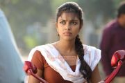 Amala Paul Kadhalil Sodhappuvadhu Yeppadi 562