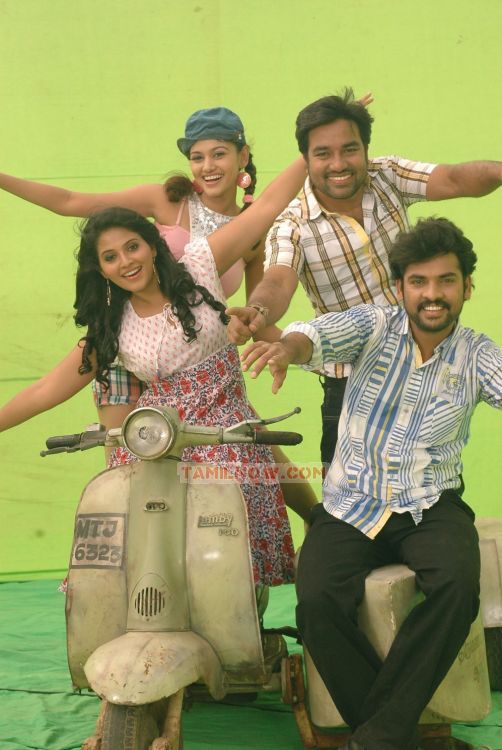 Kalakalappu Stills 2306