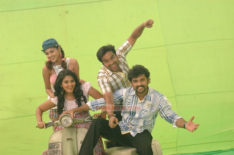 Kalakalappu Stills 2519