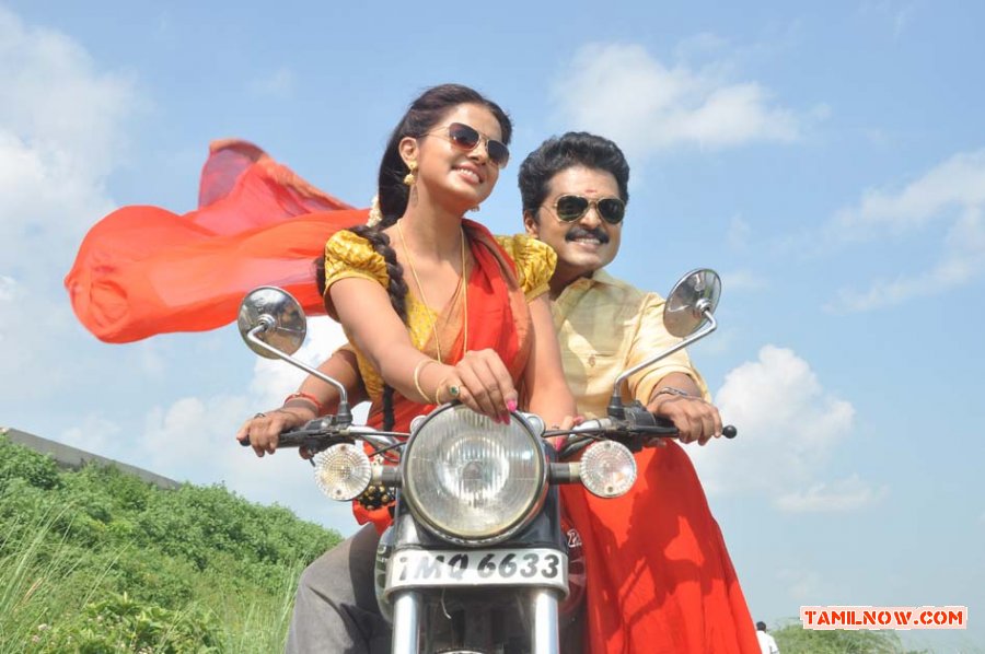 Movie Kanniyum Kaalaiyum Sema Kadhal Photos 586