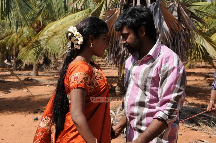 Tamil Movie Karisalpattum Gaathinagarum 8549