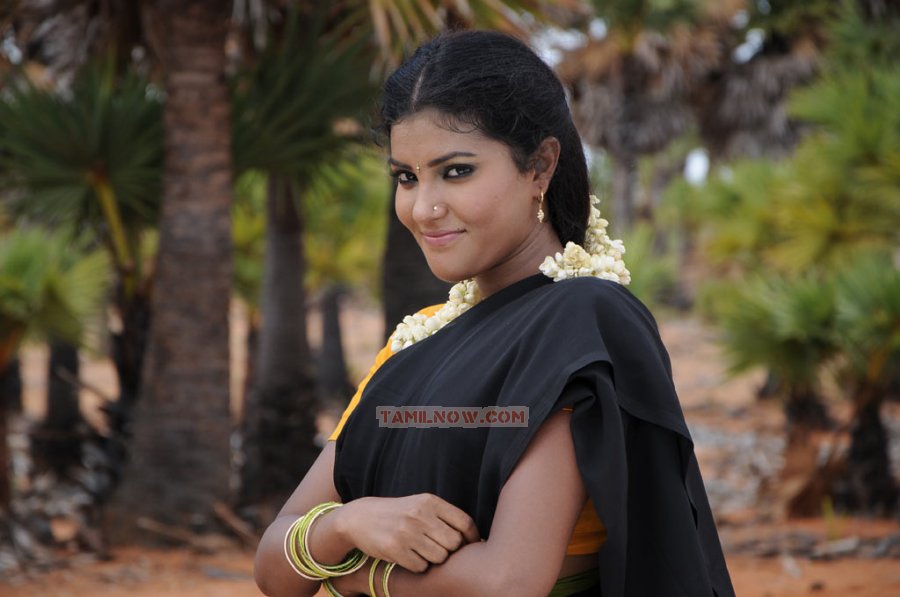 Tamil Movie Karisalpattum Gaathinagarum Photos 213