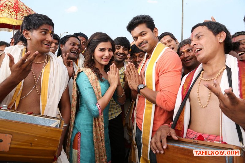 Vijay Samantha Movie Kaththi Still 179