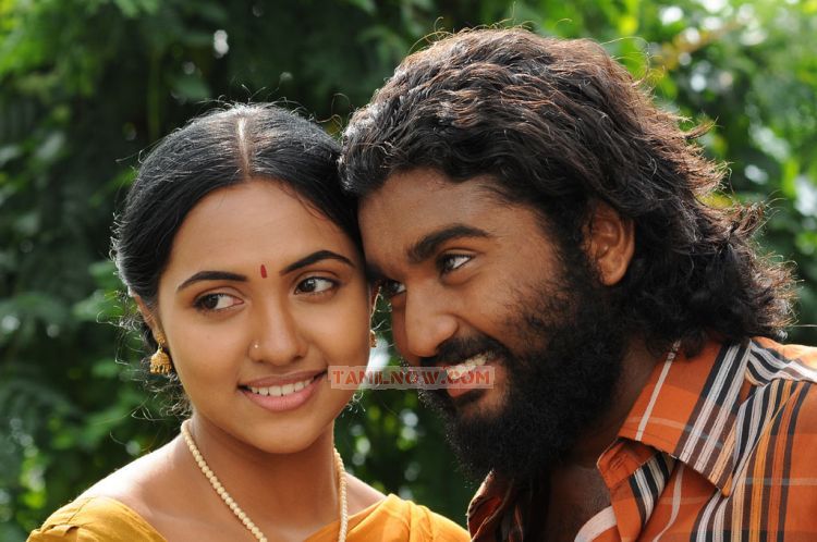 Movie Kizhakku Partha Veedu Photos 600