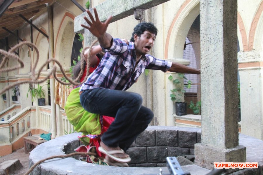 Anjali And Vishal Madha Gaja Raja 62