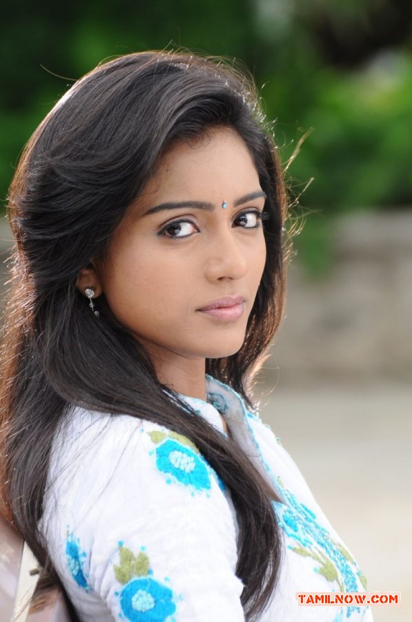 Vithika Sheru In Mahabalipuram Movie 595