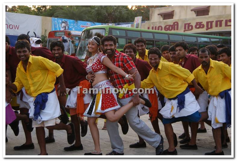 Malai Malai Movie Still 2