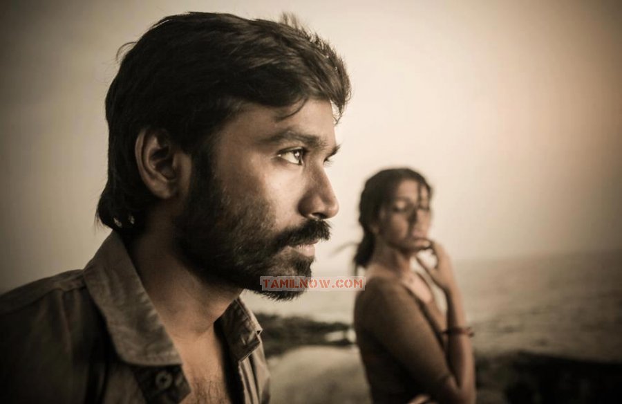 Dhanush Parvathi Menon Mariyaan Still 691