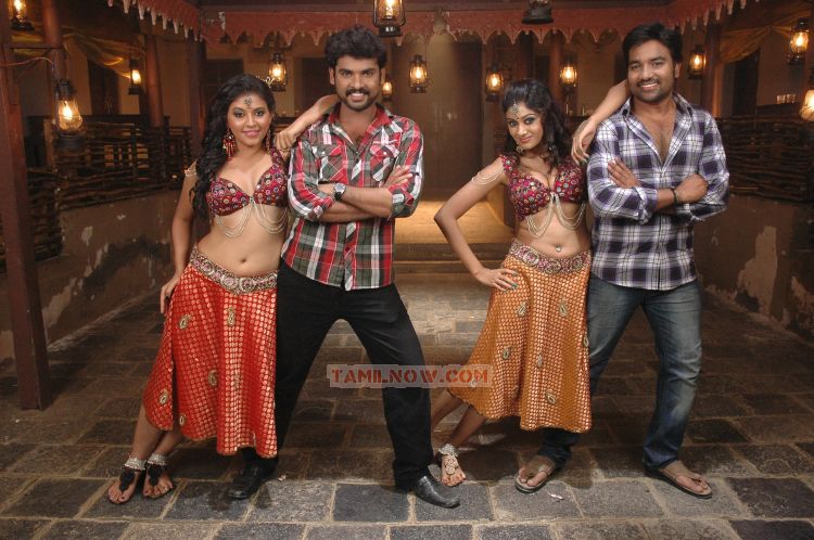 Shiva Vimal Anjali And Oviya In Masala Cafe 476