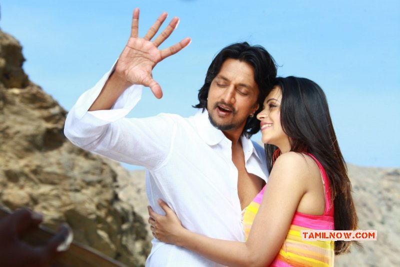 Sudeep And Bhavana In Murattu Khaidi Cinema 354