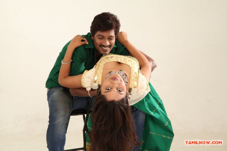 Tamil Movie Naan Ponnonru Kandaen Photos 4495