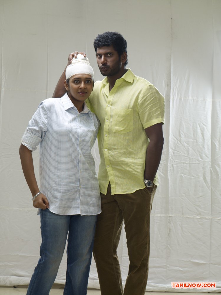 Lakshmi Vishal Pairs In Naan Sigappu Manithan 55