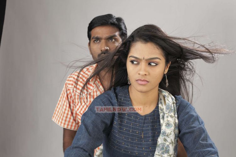 Naduvula Konjam Pakkatha Kaanom Stills 2851