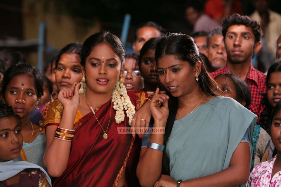 Tamil Movie Nalanum Nandhiniyum Photos 4076