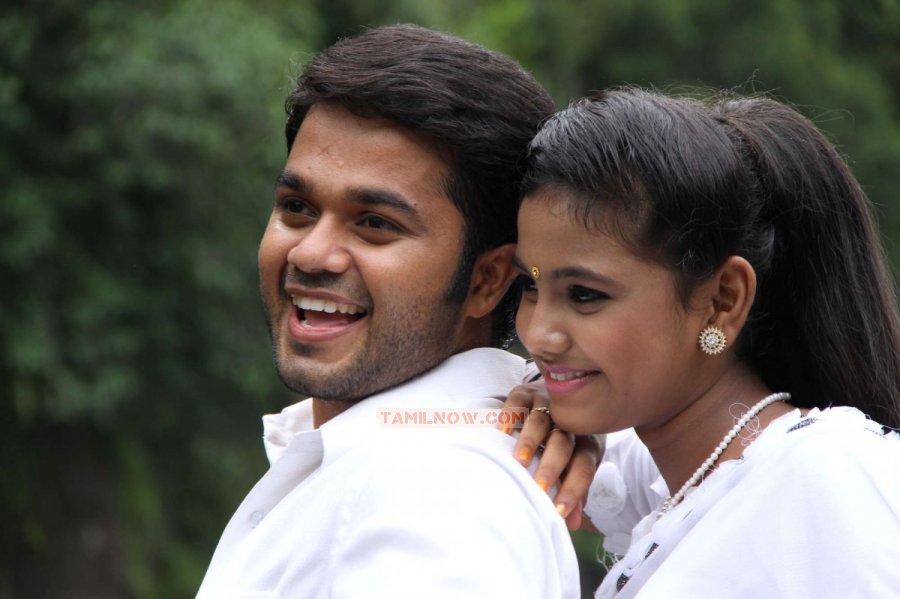 Movie Nanbargal Kavanathirku 581