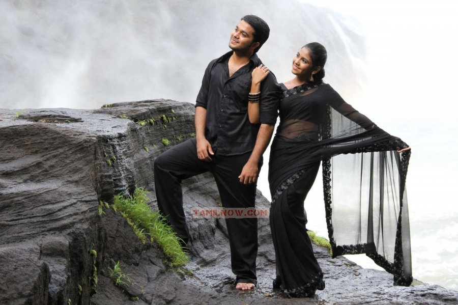 Tamil Movie Nanbargal Kavanathirku 3559