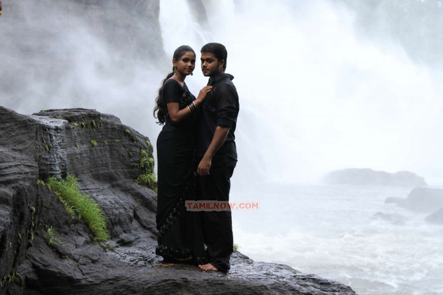 Tamil Movie Nanbargal Kavanathirku 7363