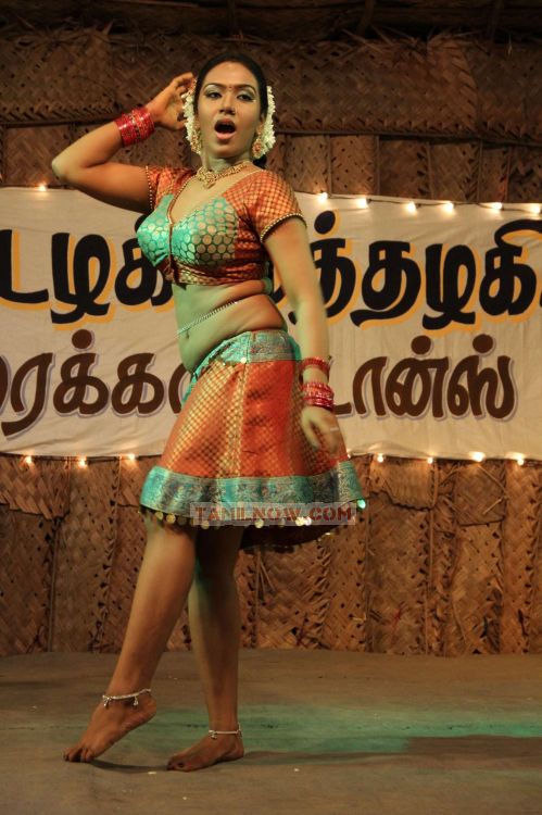 Tamil Movie Nanbargal Kavanathirku Stills 8431