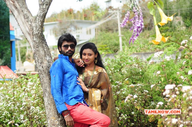 Film Nanum Kadhalichen New Pics 8219