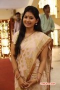 Reshmi Menon Image 8800 982