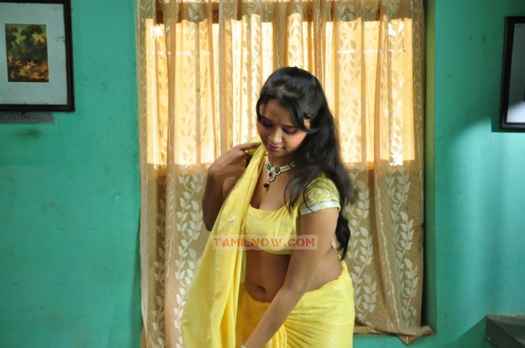 Nijam Nizhalagirathu Actress Jothisha Hot 126