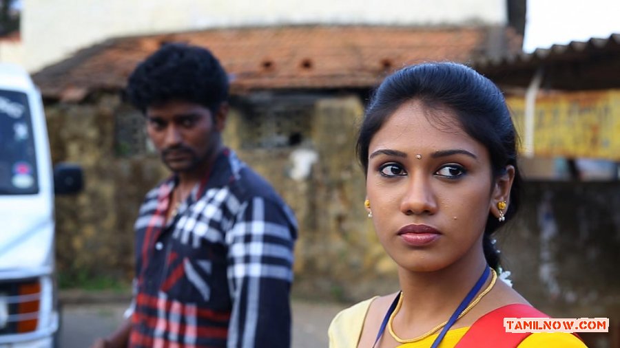 Tamil Movie Ninnaiye Radhiyendru Ninaikkindrenadi Stills 5693